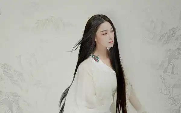 张馨予思美人山鬼剧照曝光 仙气与英气结合美到窒息