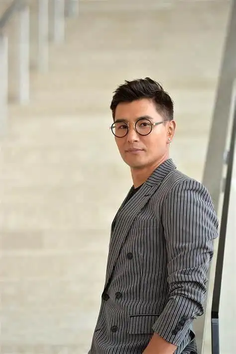 随时变剧霸tvb视帝陈展鹏六部剧在手不骄傲反担心新剧没得播