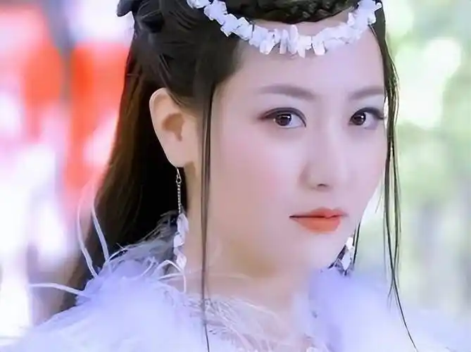 巅峰时恋爱脑结婚,离婚后重新起步,32岁单亲妈妈白冰逆风翻盘