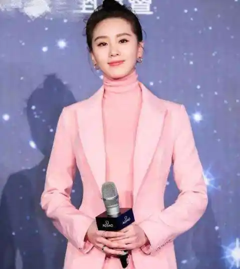 穿西装的女人真的太帅了,这26个正装女明星撩你毫不费力