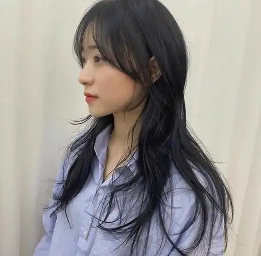 喜欢夏天留长发的小姐姐!高层次发型是必不可少,清爽又时髦