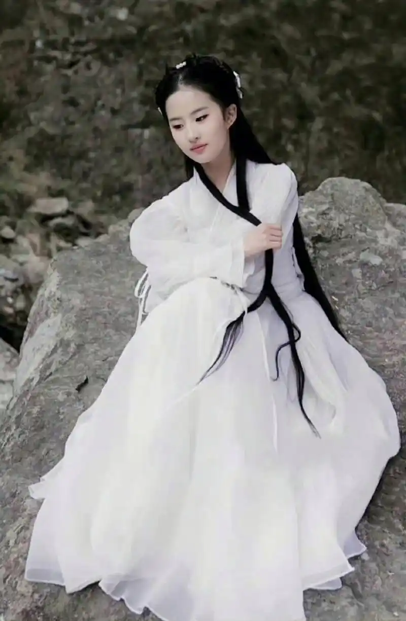 刘亦菲# 神仙姐姐刘亦菲在《神雕侠侣》时期扮演的小龙女剧照 ..