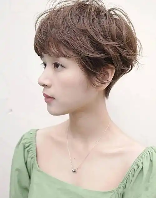 今年理发店最"热"短发_女生_发型_气质