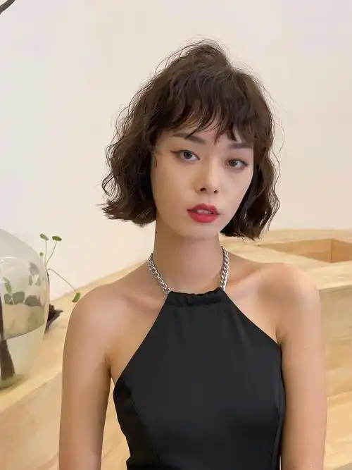 短发女生一定要尝试的烫发俏皮可爱卷发