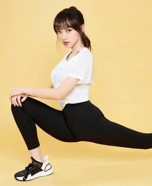 在大家的印象中程潇的身材就是那种很有肉感的了,尤其是她的腿比较粗