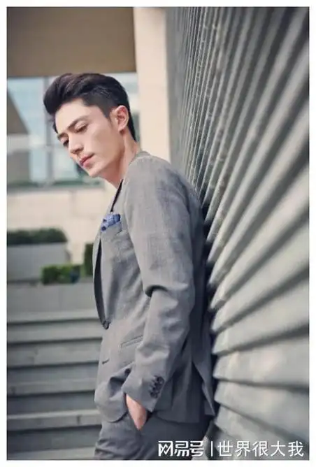 甚至在这期间,还频频传出"霍建华精神失常"的消息,让一众粉丝无比担心