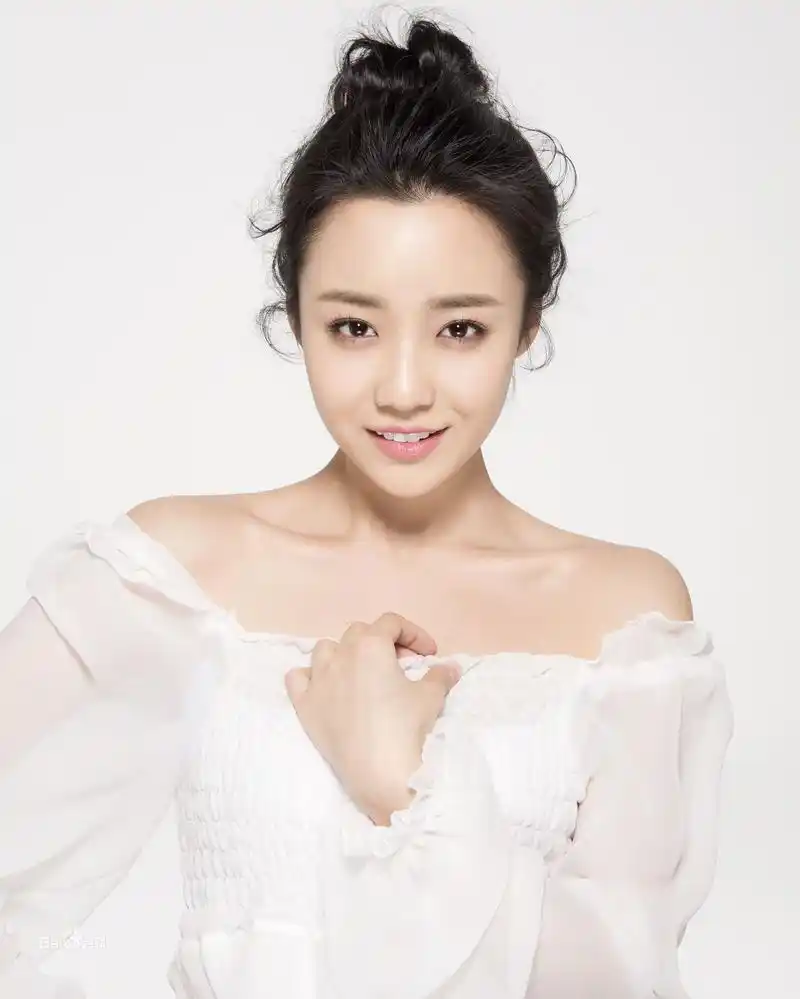 后这部小说被该拍成电视剧,赵丹在剧中饰演小柔一角色.