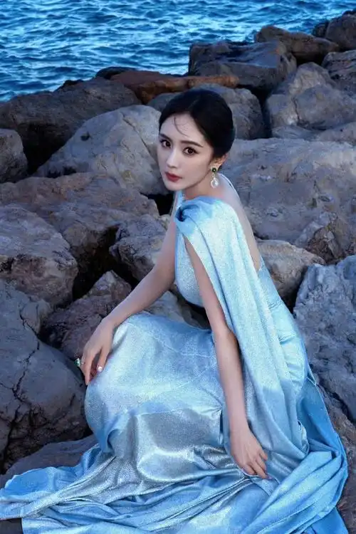 杨幂  戛纳电影节红毯造型