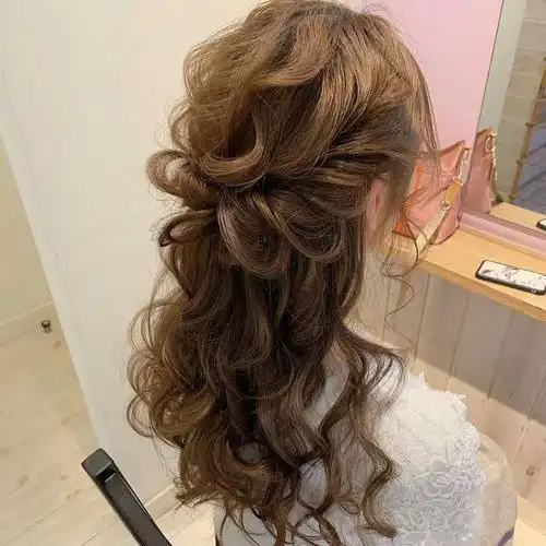 10款初夏的编扎造型,简约的时尚编发让你更出彩