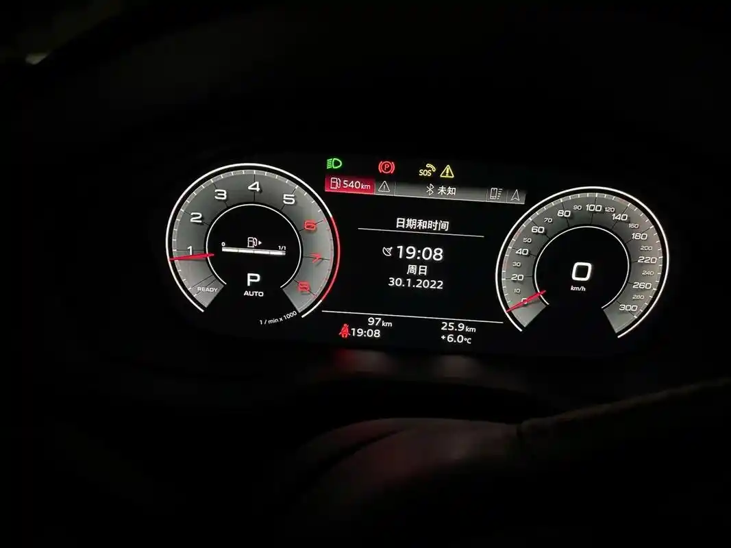 奥迪a4l显示sos灯 提车一周出现了sos的警示灯和三角形一个感叹号是咋