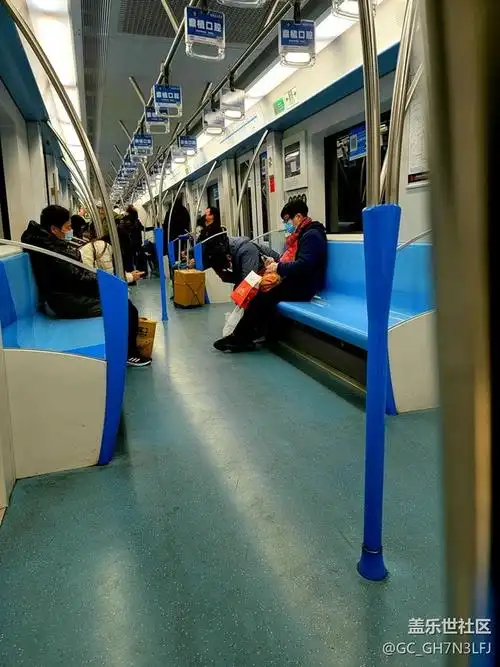 地铁上的过路客 - 盖乐世社区 - 三星手机官方粉丝论坛