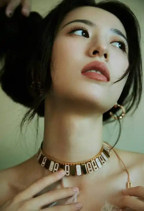 周雨彤灵感跳跃创意凝结充盈漫游时尚写真_魅力_风采_大片