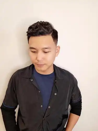 懒人必备的4款男士利落短发_发型