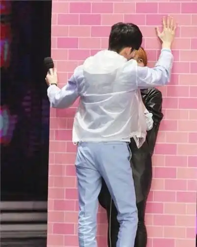 李易峰生冷回应"易昕恋",凸显出吴昕作为被凌辱女性的存在