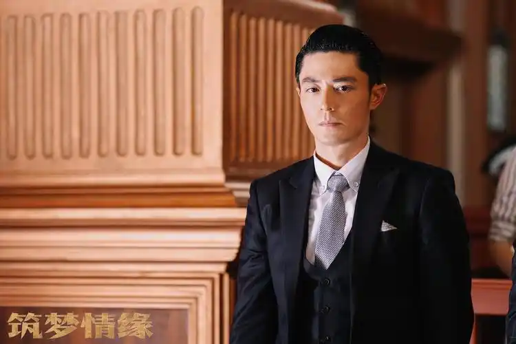 和冯绍峰一对比霍建华结婚后的事业发展好像差了很多