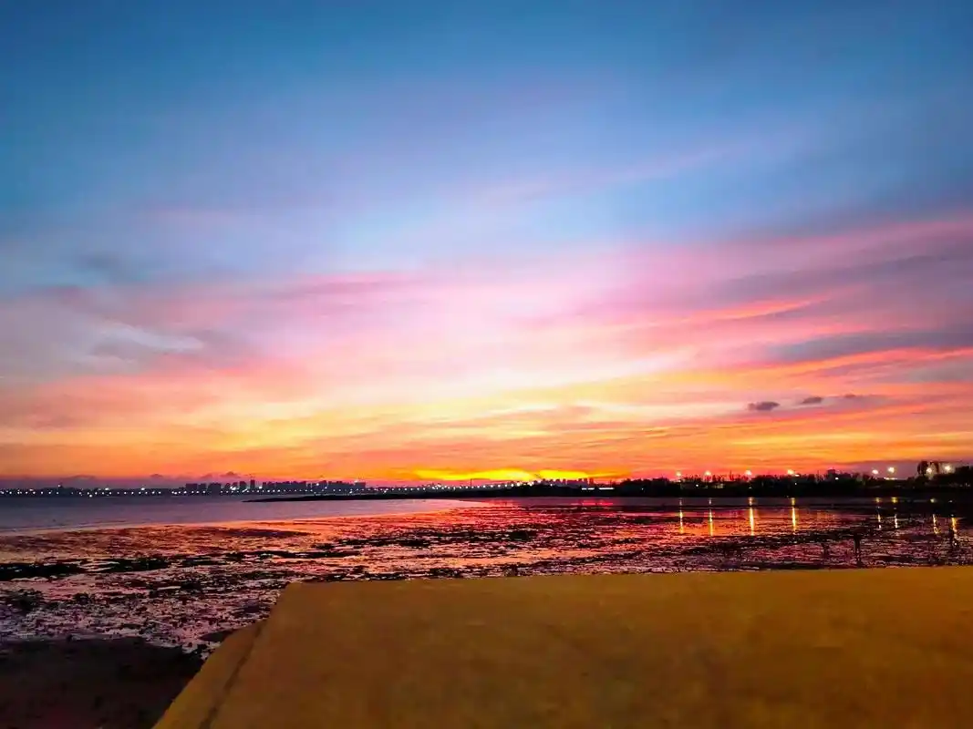 青岛五彩斑斓的晚霞#晚霞 #随手拍天空 #醉美晚霞 - 抖音