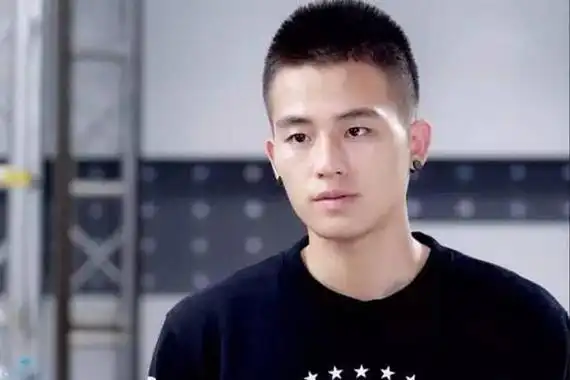 当红男明星示范超短发寸头好看的男人寸头发型3