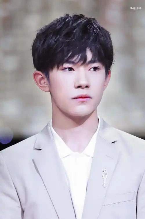 最美好の少年┊┊┊°.┈…易烊千玺…┈.