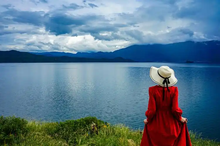 背影照随手拍而不是随便拍,5个技巧,中年女性也能拍唯美背影照