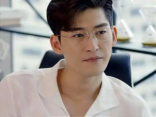 张翰是凭借国内偶像剧走红的第一批男演员,当年《一起来看流星雨》的