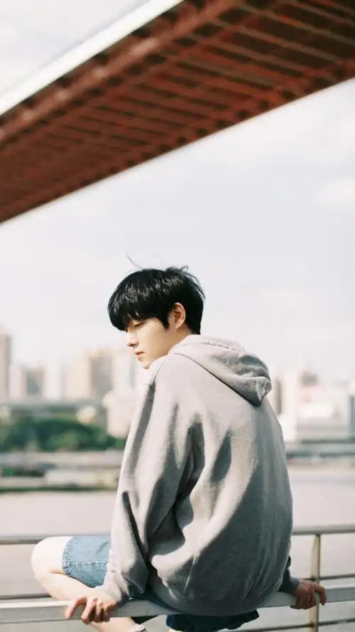 帅气男神王喆休闲迷人写真