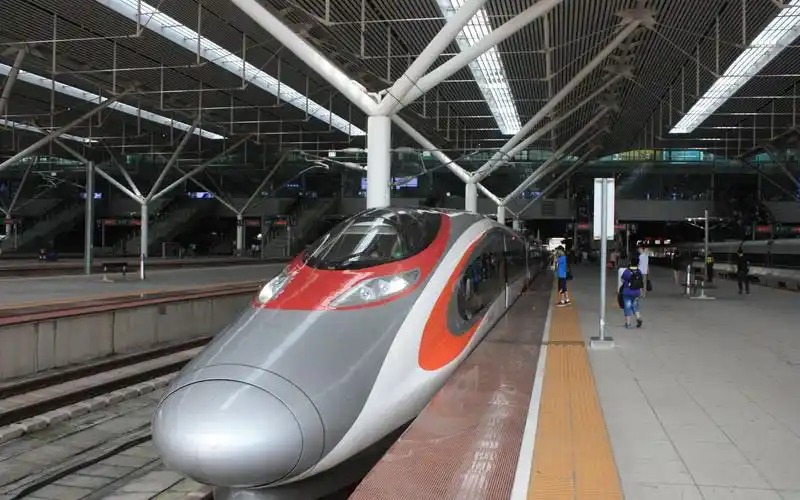 自创港铁动感号g6581广州南香港西九龙深圳北出站