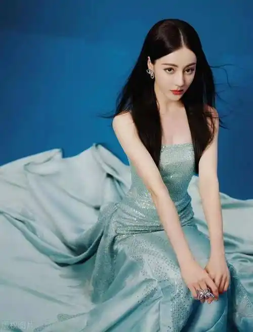 迪丽热巴这身材,这才是尤物啊!