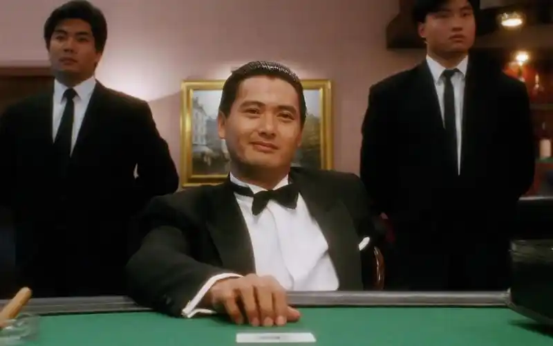 回顾周润发经典电影发哥不愧为赌神一开牌所有人眼前一亮