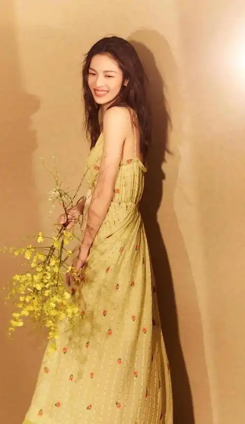 美女壁纸-第1916期-钟楚曦