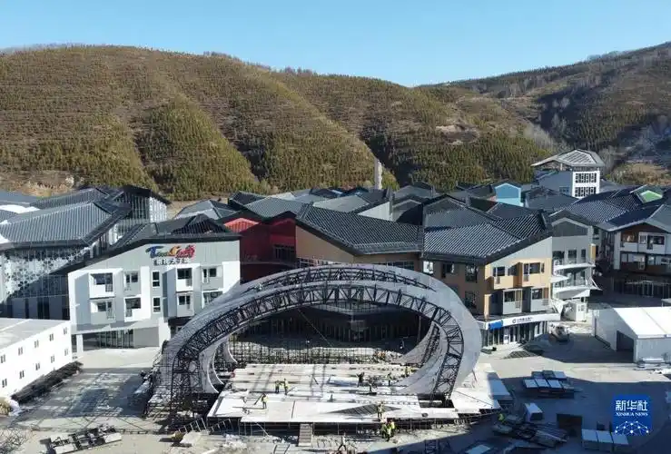 张家口赛区颁奖广场舞台加速建设