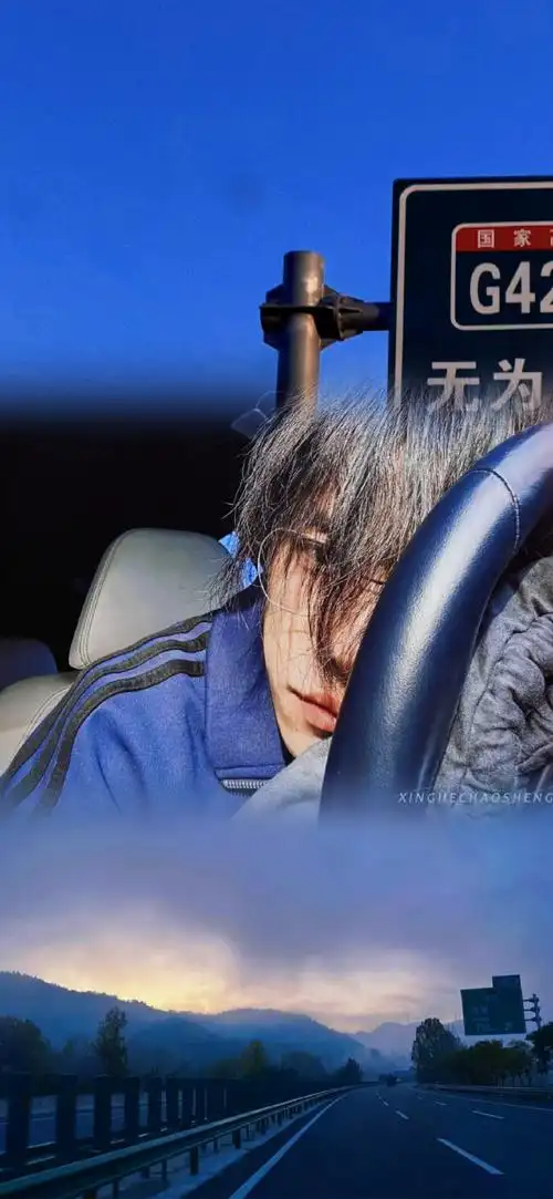 易烊千玺给粉丝的分享欲##易烊千玺分享飞机上看书视频