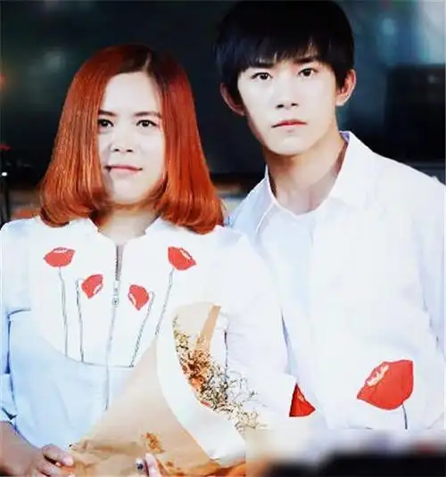 tfboys和妈妈合照看到王源和妈妈后网友一看就是亲生的