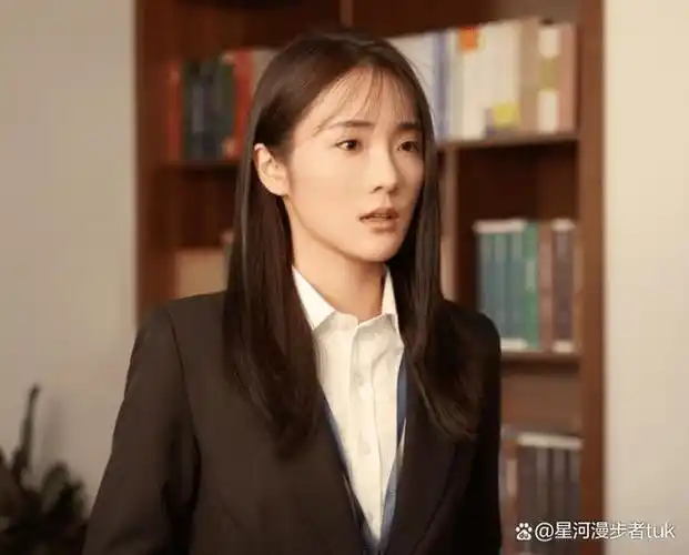 02 陈道明,陈格相比于高调承认母亲是张凯丽且和母亲一起参加活动的张