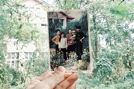 老照片和新景象合影拍出光阴的故事