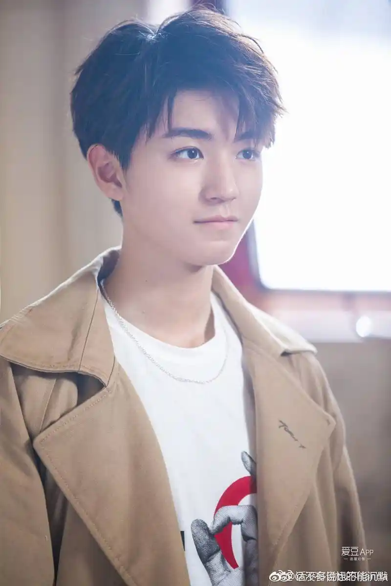 果然王俊凯就是我们的小太阳,笑容灿烂,温暖着我们每一个人,带给我们