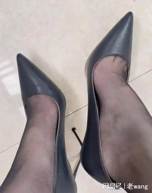 高跟鞋丝袜穿久了脚会很臭吗|鞋子|汗脚_网易订阅