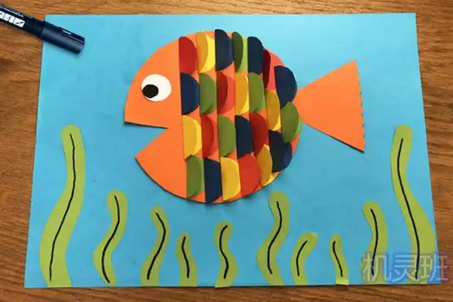 简单立体动物手工:彩色纸拼贴画彩虹鱼(步骤图解)