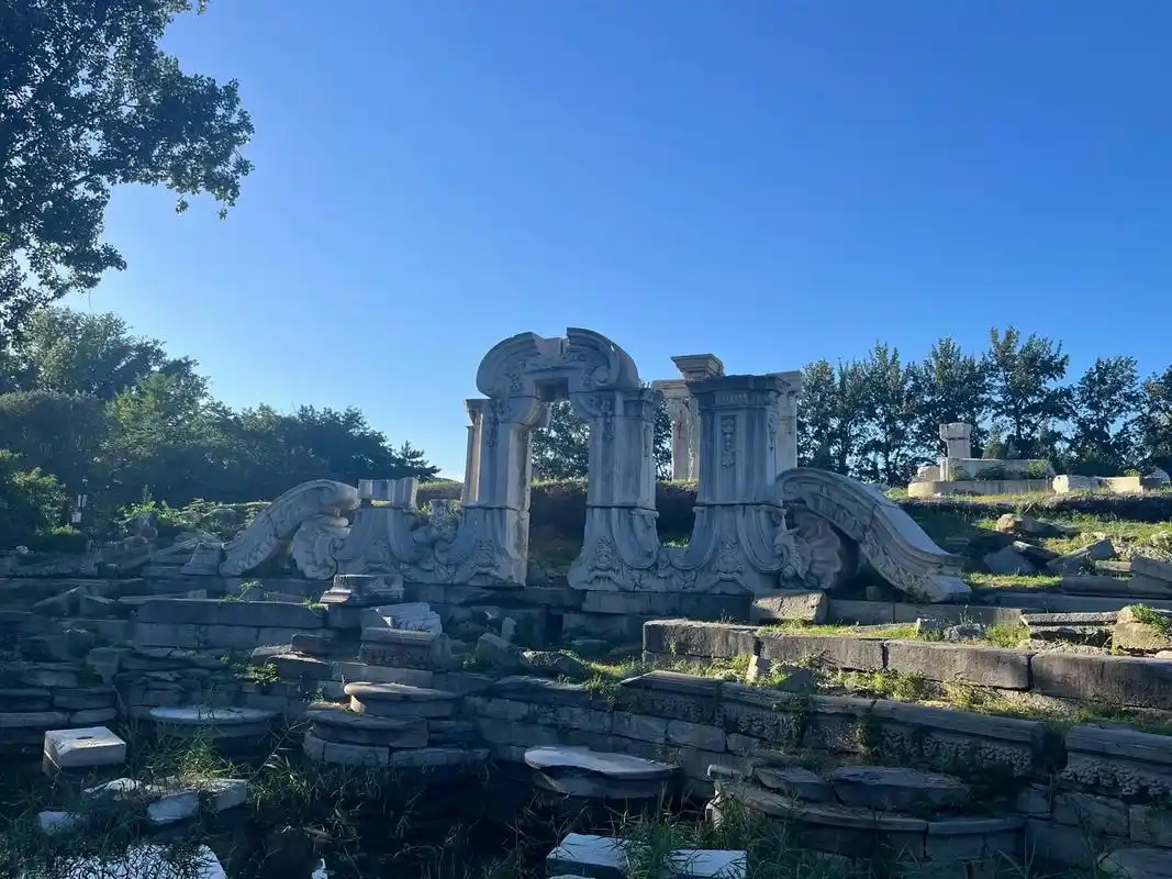 圆明园西洋楼遗址.虽然是个废墟遗址.