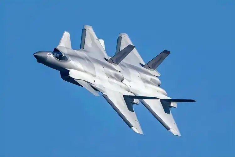 解析:中国歼20从启动飞行到降落全过程,近距离无码实拍!