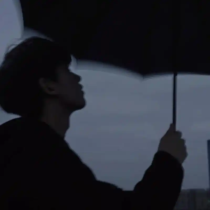 超丧的伤感男生头像