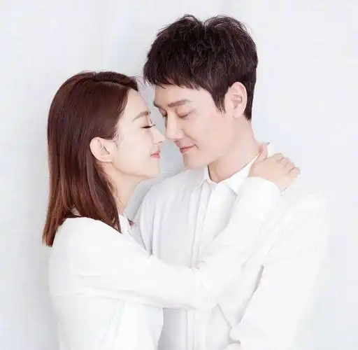 赵丽颖冯绍峰合体拍大片,冯叔惨遭粉丝p成圣诞树