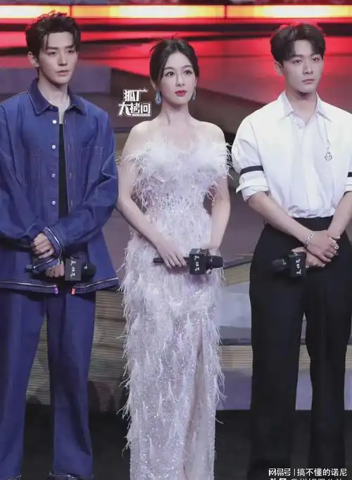 杨紫荣获番外女王男明星争抢当她的二番李现粉丝气到脱粉