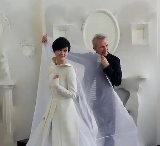 李宇春41岁不再沉默!背靠大佬,嫁法国老头,瘫痪潦倒,真相揭晓