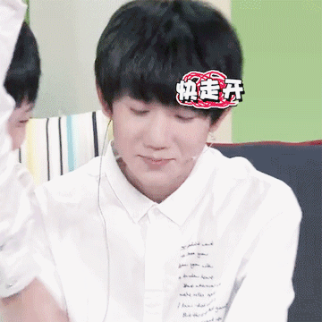 王源快走开抬头说话gif动图_动态图_表情包下载_soogif