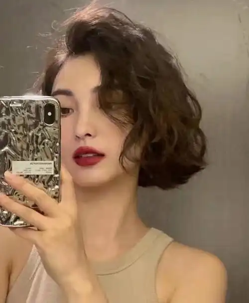 港风慵懒大波浪卷发图片,港风复古卷发中长发照片