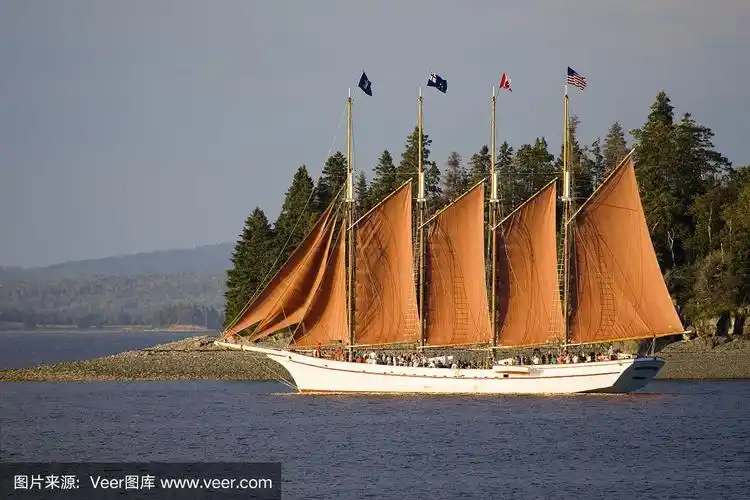 四桅纵帆船