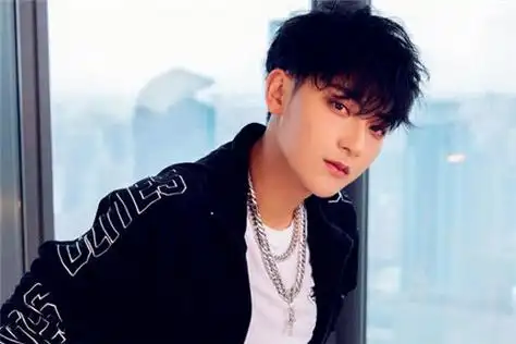 黄子韬老婆资料简介 该找女朋友谈恋爱了