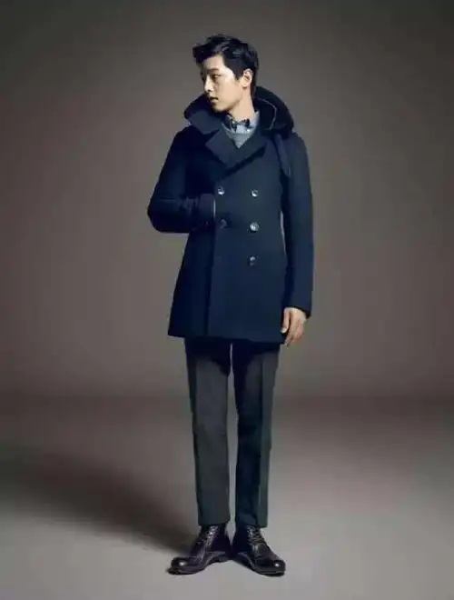 没想到宋仲基竟然这么会穿皮鞋!