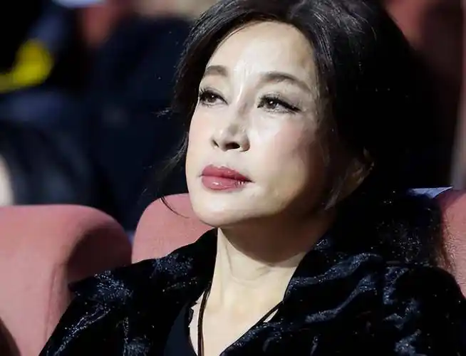 70岁"老丫头"刘晓庆近照流出!网友:不老女神都是假的!_生活_人生_时间