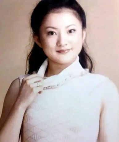 金铭爆肥变"残" 被指造型像大婶